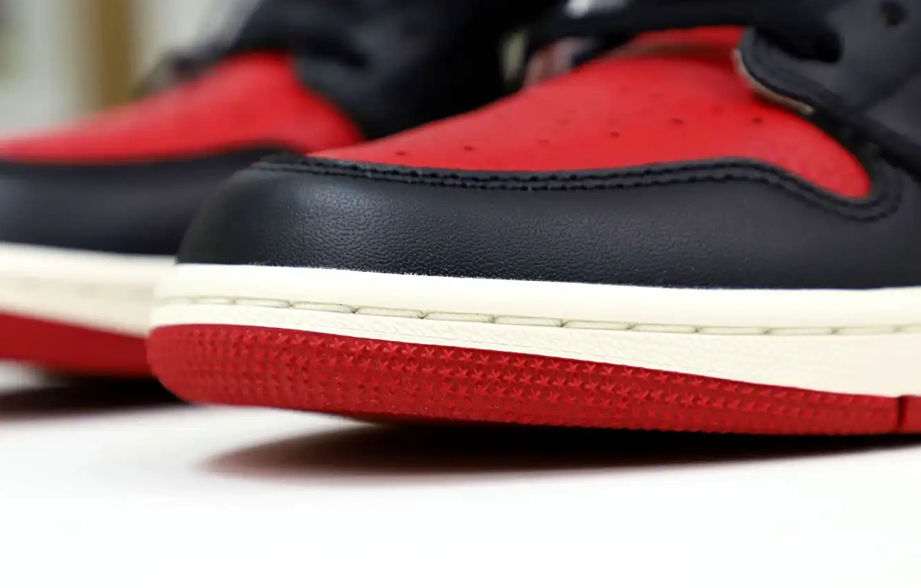 'BRED JORDAN RETRO AIR HIGH 1 OG TOE' 0404